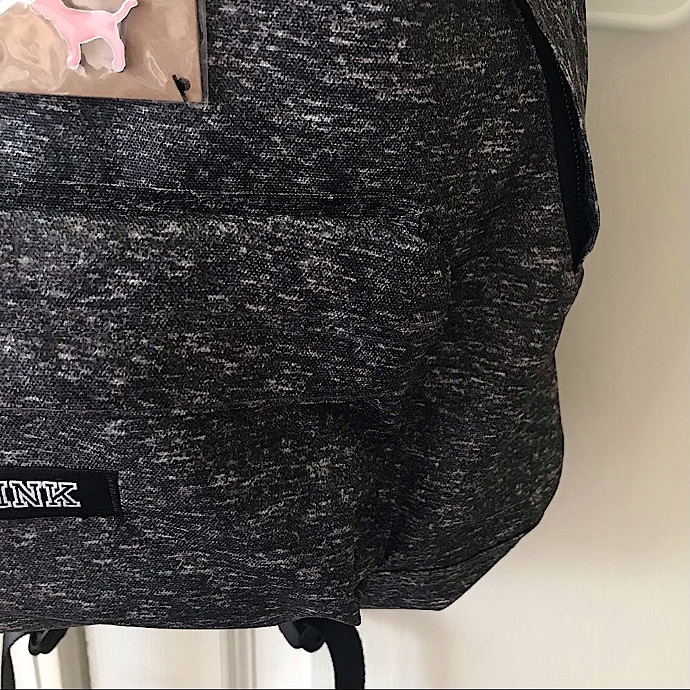 🆕🔥PINK BY VS SUPER SUPER CUTE GRAY BACKPACK&STRAPS ON THE BACK&COMES WITH PINS!! - Picture 7 of 11